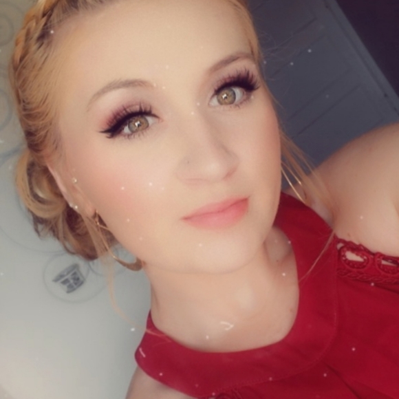 Meet your Posher, Bri - Picture 5 of 6